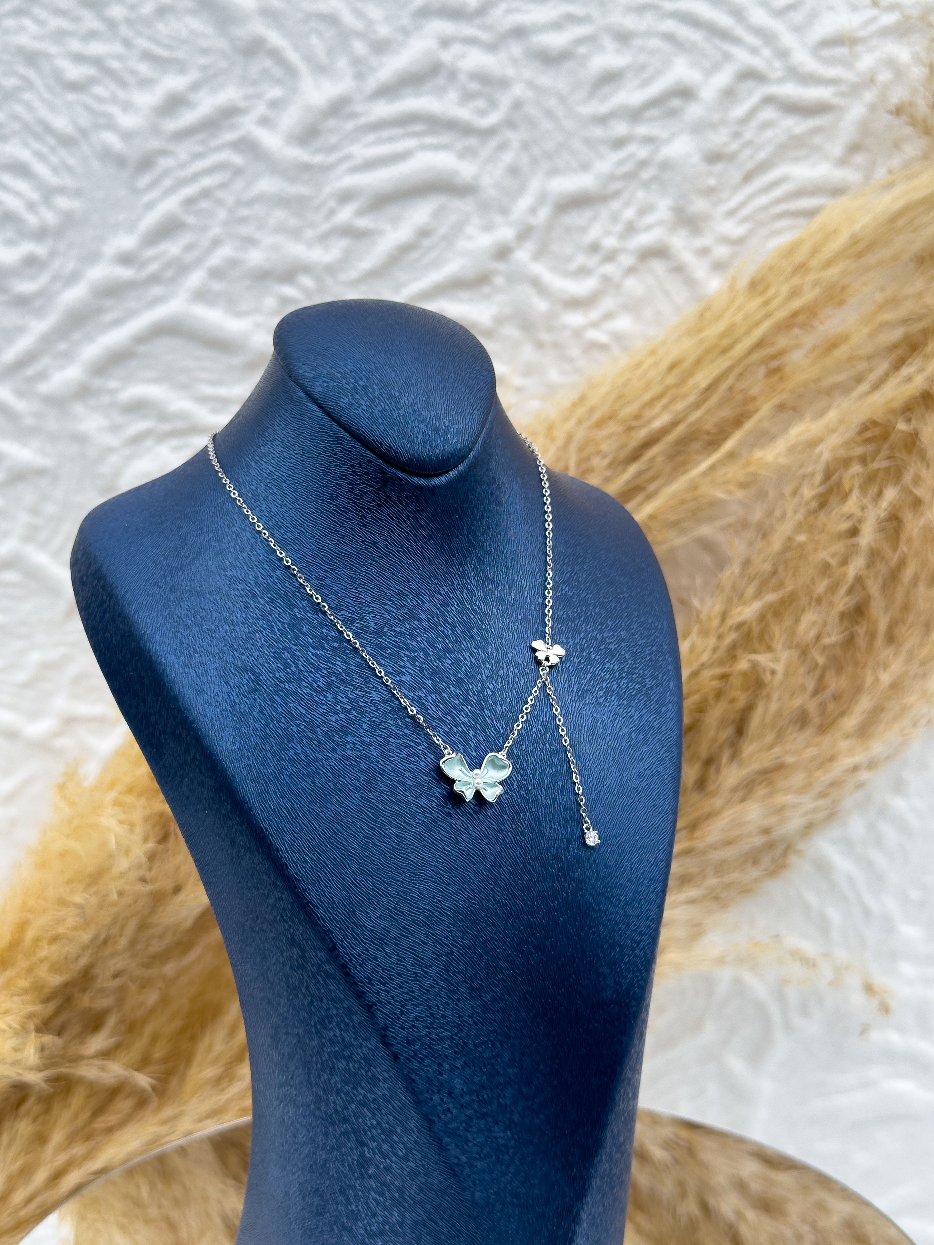 925 Ayar Gümüş Mavi Sedef Taşlı Kelebek Figürlü Kadın Kolye